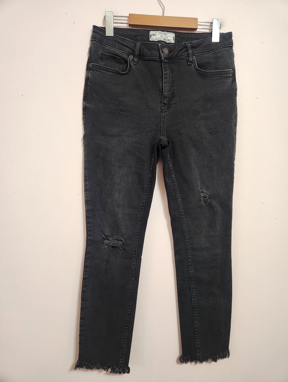 Free People Washed Black Distressed Raw Fray Hem Skinny Jeans Size 28 Y2K Grunge